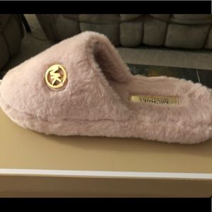 NWT Michael Kors Fur Pink Slipper 💕